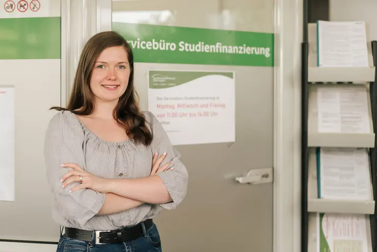 Studienfinanzierung Uni Erfurt Studierendenwerk Studentin