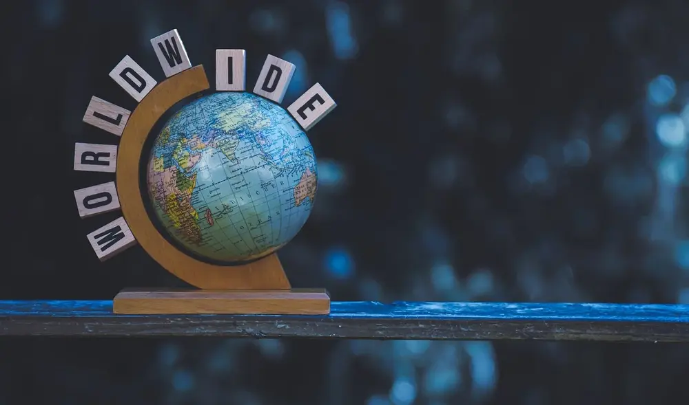 Globus mit Aufschrift "worldwide"