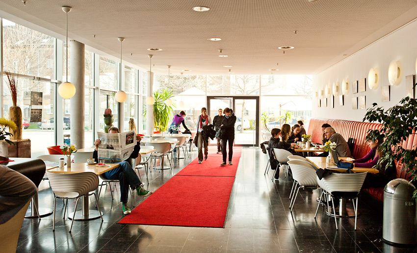 Das Cafe Hilgenfeld neben der Universitätsbibliothek der Universität Erfurt