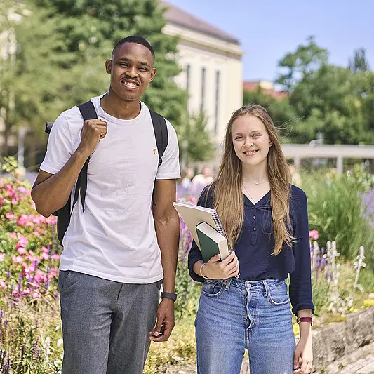 Studierende Campus Wiese International Frühling
