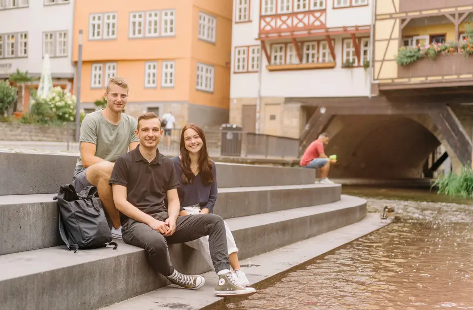 Students at the Krämerbrücke