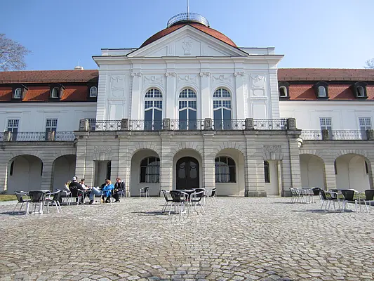 vordere Außenansicht des Museums