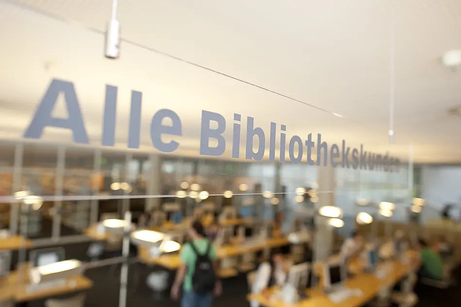 Innenansicht der Universitätsbibliothek der Universität Erfurt