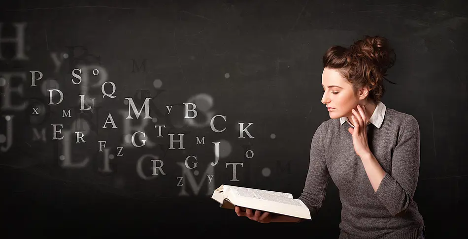 Frau mit Buch