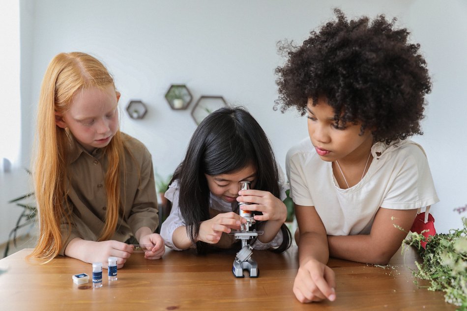 Mädchen und Wissenschaft