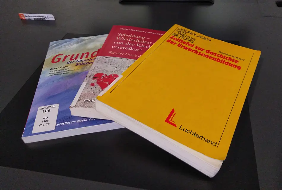 Selbstverbuchung Bücherstapel