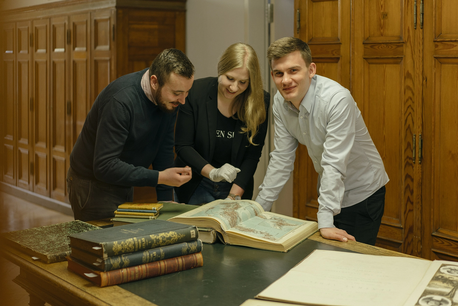 Eine Gruppe von Forschern im Perthesforum Gotha