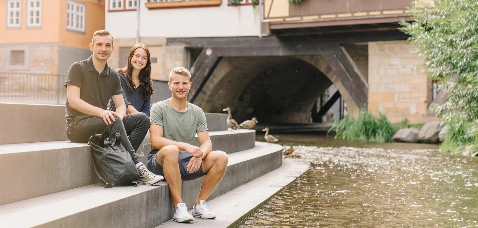 Studierende bei der Krämerbrücke Erfurt