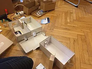 Für den Workshop mit dem Thema "Wohnen" auf der Fachtagung "Leben. So, wie ich will!" haben die Studierenden aus Schuhkartons kleine Wohnungen gebastelt