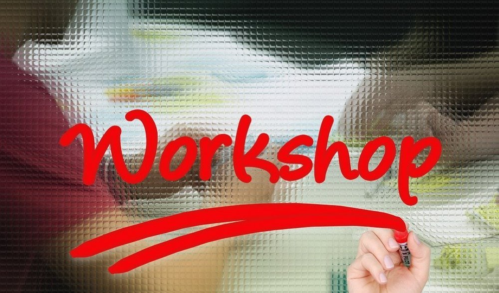Symbolbild Workshop (Wort "Workshop" mit rotem Stift geschrieben)