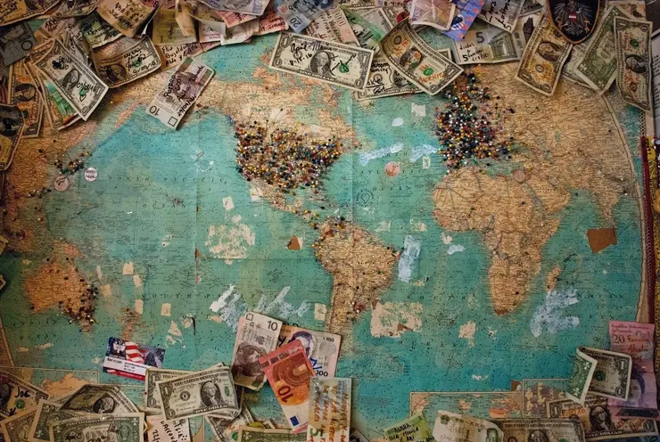 Weltkarte mit Geld