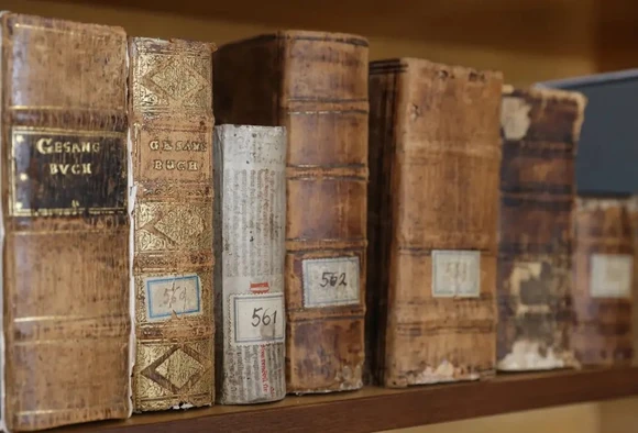 Gesangbücher im Ostflügel von Schloss Friedenstein