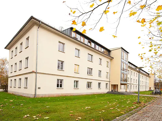 Das Lehrgebäude 4 auf dem Campus der Universität Erfurt