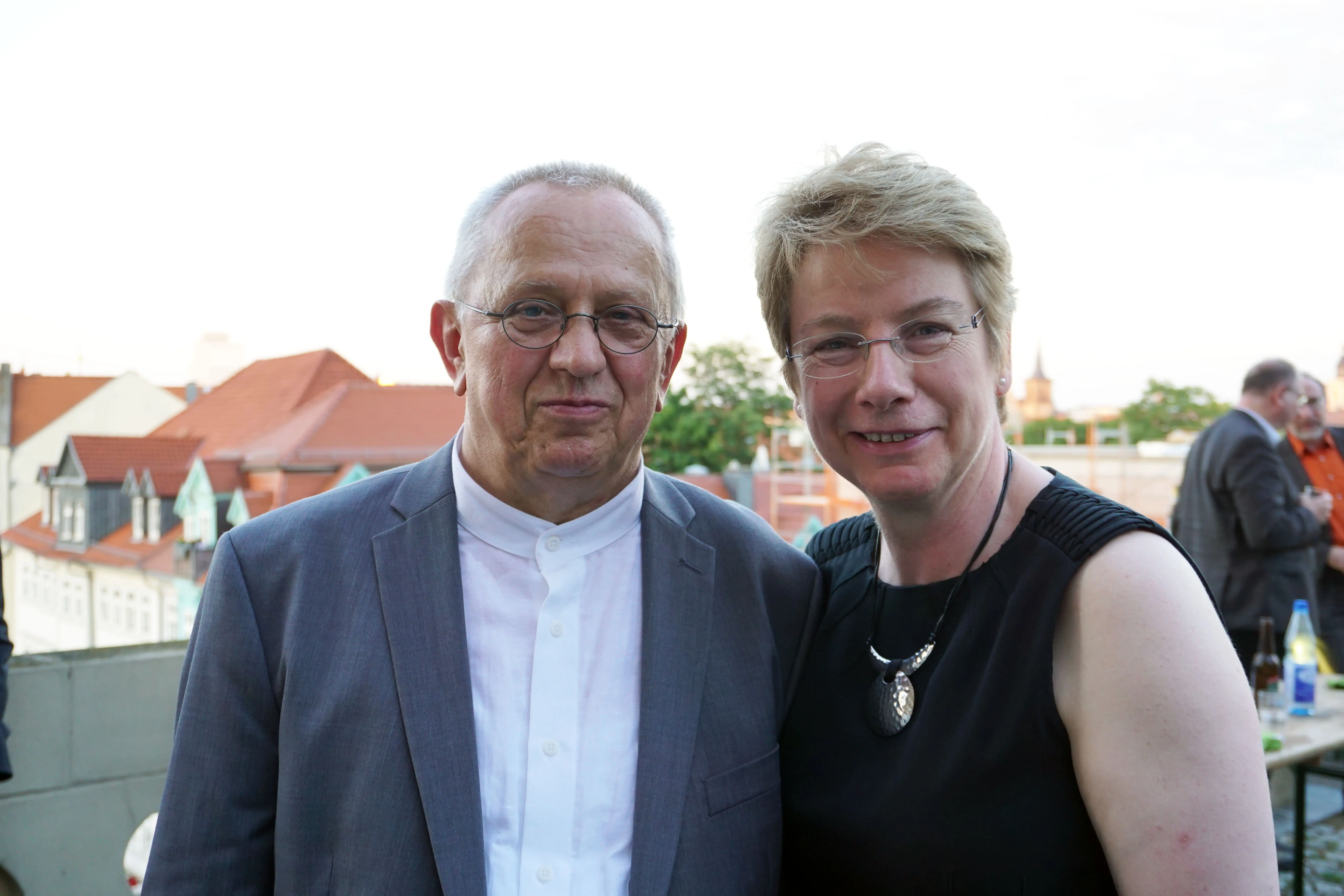 Prof. em. Dr. Josef Pilvousek (links) und Prof. Dr. Myriam Wijlens (rechts)