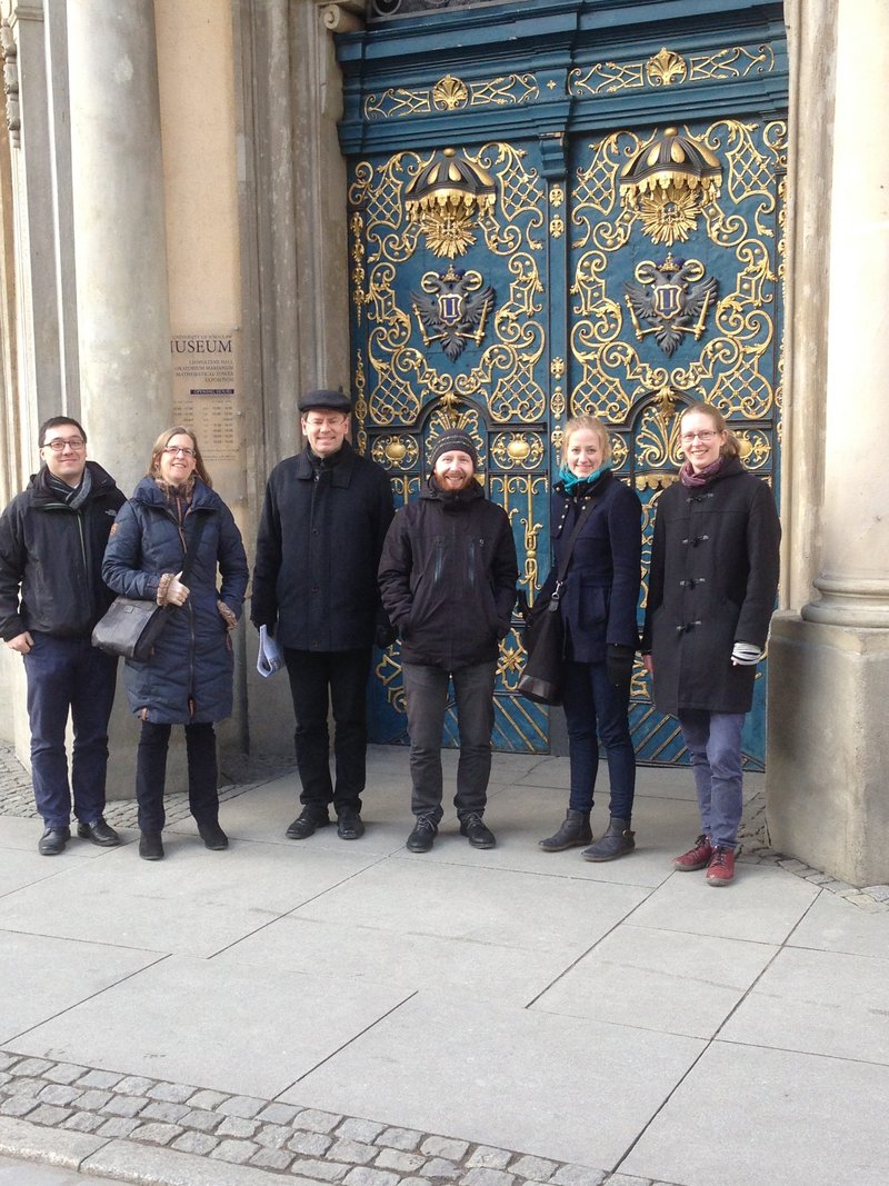 Gruppenbild vor dem Museum der Universität Breslau