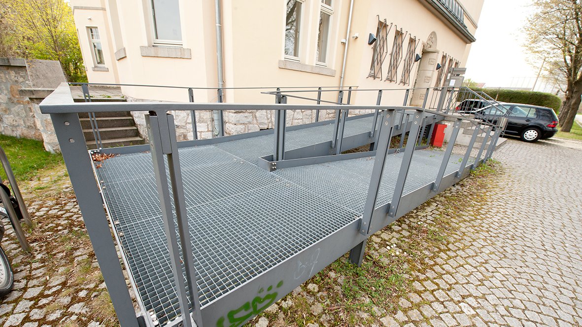 Barrierefreie Zugang zur Villa Martin, Katholisch-Theologische Fakultät der Universität Erfurt
