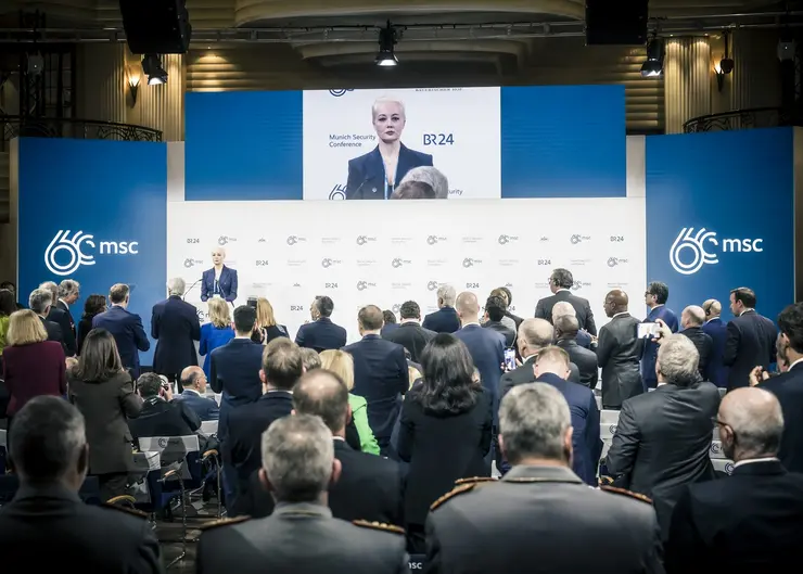 Julija Nawalnaja auf der Bühne der Münchner Sicherheitskonferenz 2024