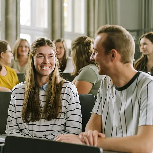 Studierende im Hörsaal 3
