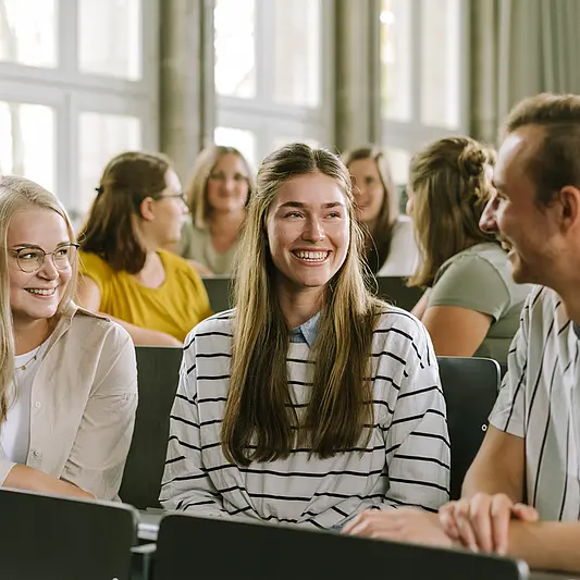 Studierende im Hörsaal 3