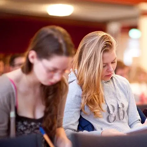 Studierende während einer Vorlesung an der Universität Erfurt