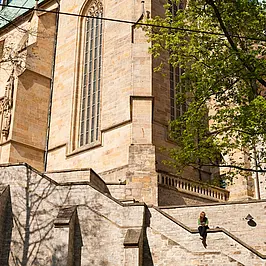 Blick auf die Tote Treppe entlang des Erfurter Doms, Domstraße 10, Katholisch-Theologische Fakultät Erfurt, Universität Erfurt