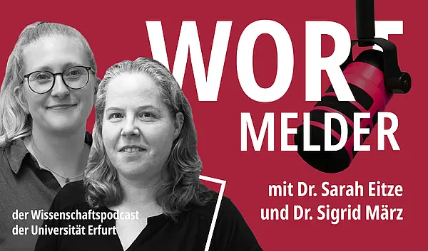 Bildkollage mit einem schwarz-weiß-Foto von Dr. Sarah Eitze und Dr. Sigrid März, dunkelweinroter Hintergrund, Wortmelder in Kapitälchen, der Wissenschaftspodcast der Universität Erfurt