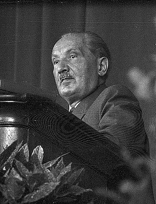 Heidegger am Rednerpult