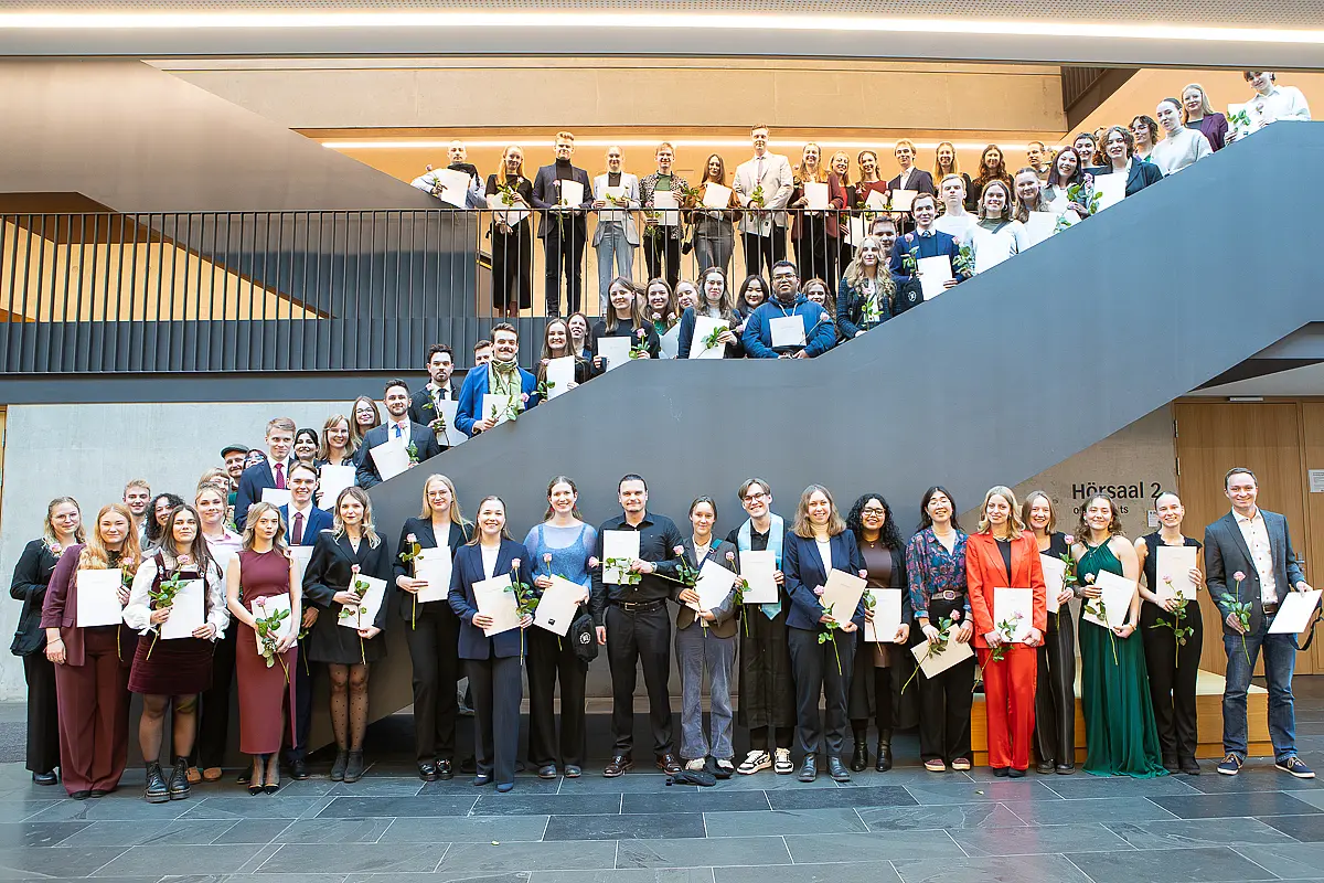 Gruppenfoto der Absolventen des Jahrgangs 2025