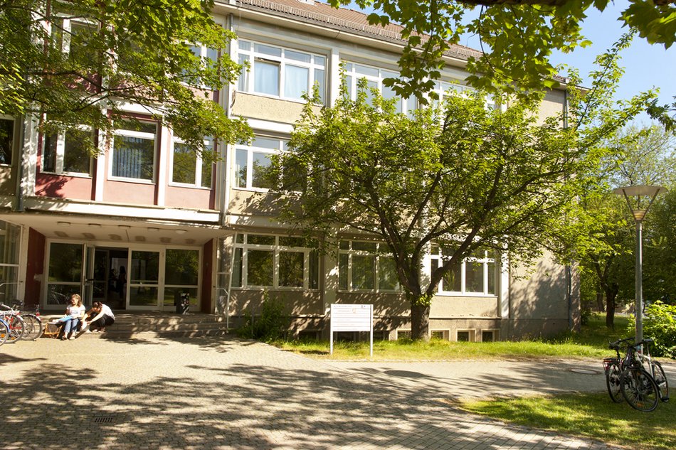 Das Lehrgebäude 2 auf dem Campus der Universität Erfurt