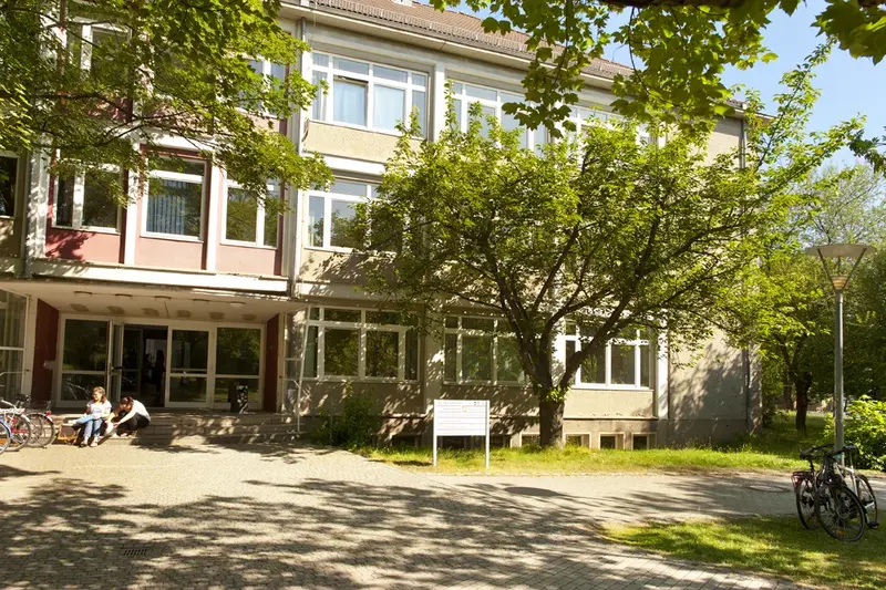 Das Lehrgebäude 2 auf dem Campus der Universität Erfurt