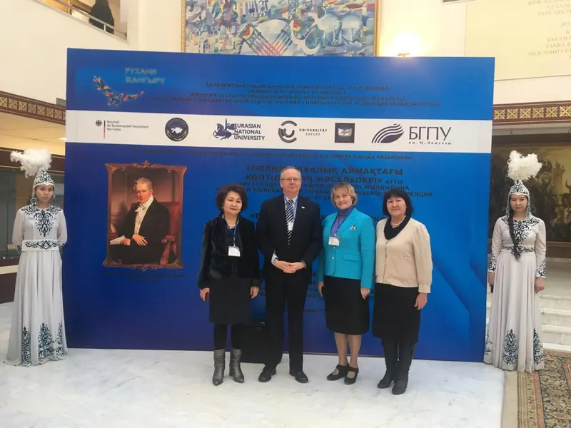 Ein Bild von der internationalen Tagung zum Thema "Probleme der Mehrsprachigkeit in multiethnischen Räumen" am 27. und 28. November in Nur-Sultan (Kasachstan)