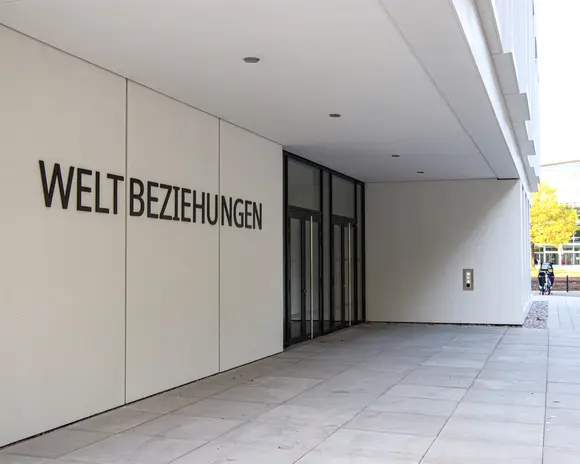 Forschungsbau Weltbeziehungen außen