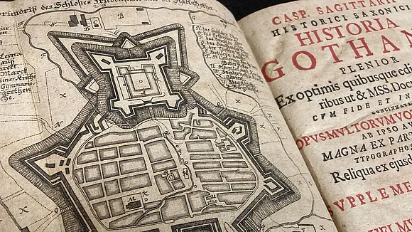 Frontispiz und Teil des Titelblattes zu Caspar Sagittarius: Historia Gothana Plenior. Jena 1700