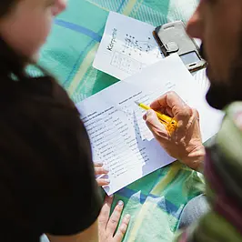2 Personen arbeiten