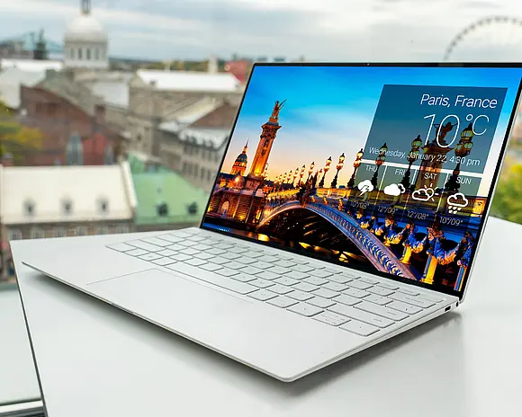  computer_with_paris_picture_photo_by_xps_on_unsplash