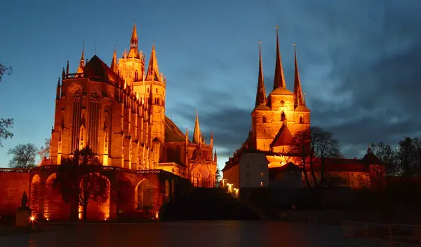 Der Erfurter Dom bei Nacht