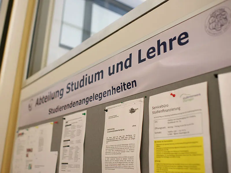 Studium und Lehre im Verwaltungsgebäude