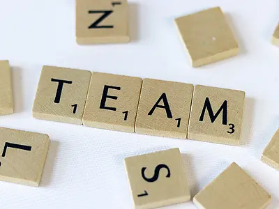 Das Wort Team aus Scrabbelsteinen