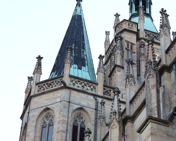 Blick von unten auf den Erfurter Dom