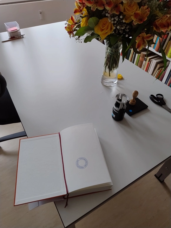 Aufgeschlagenes Buch