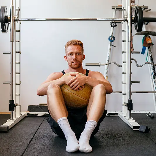 Studierende im Sport-Studium Fitnessraum
