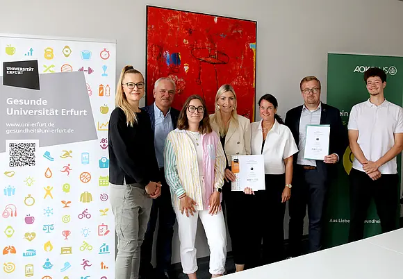 group photo taken at the signing of the cooperation agreement with AOK Plus