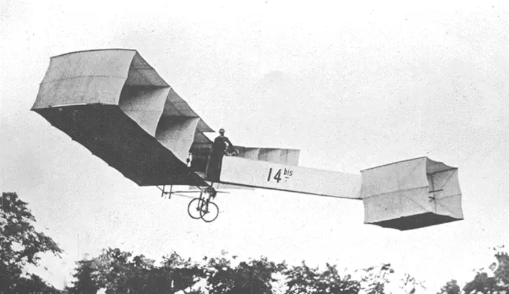 Cliché ROL, Premier Envol de Santos-Dumont, 14 bis (brightened) (cropped), CC BY-SA 4.0