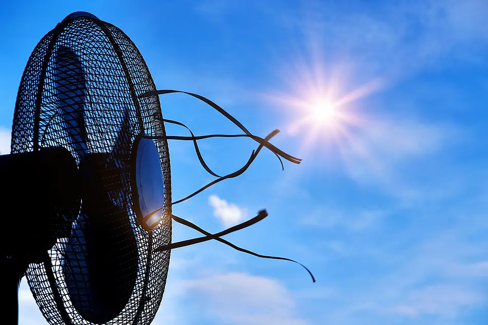 Ventilator vor blauem Himmel
