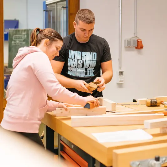 Studierende des Technik-Studiengangs