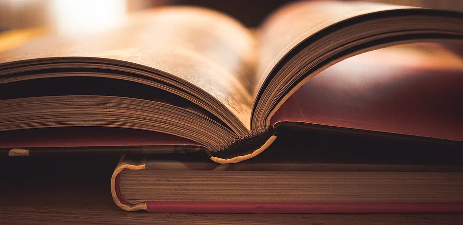 Ein aufgeschlagenes Buch