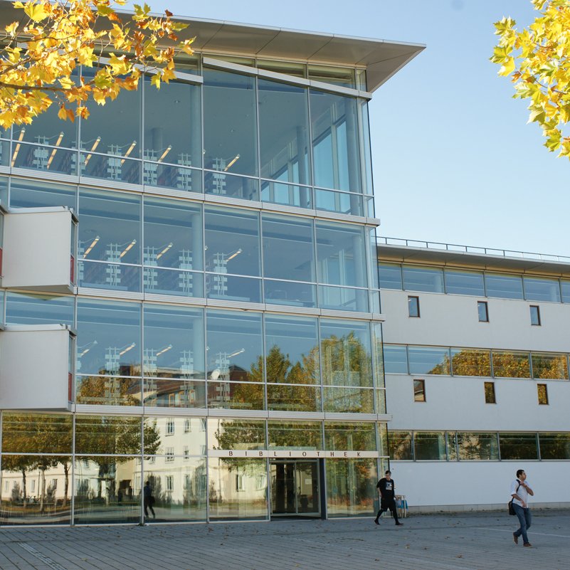Ausßenansicht der Universitätsbibliothek der Universität Erfurt 