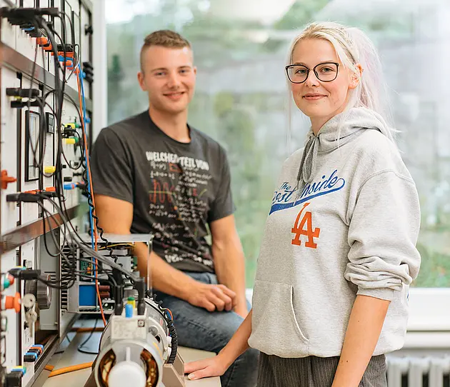 Studierende des Technik-Studiengangs