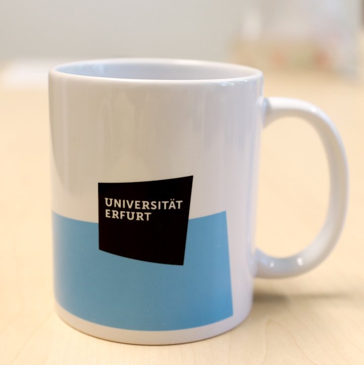 Tasse blau mit Logo der Staatswissenschaften
