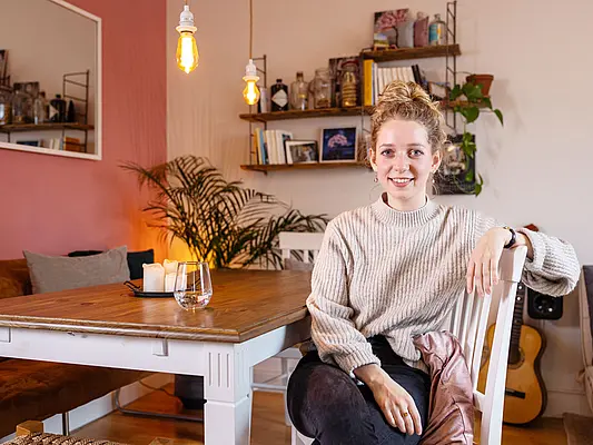 Studentin in eigner Wohnung Wohnen